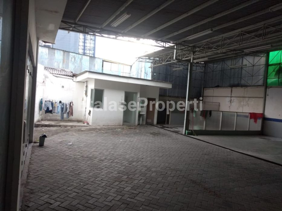 Foto properti GEDUNG 2 LANTAI VENTI KOMERSIAL JALAN MAYJEND SUNGKONO EX SHOWROOM MOBIL NOL JALAN RAYA 4