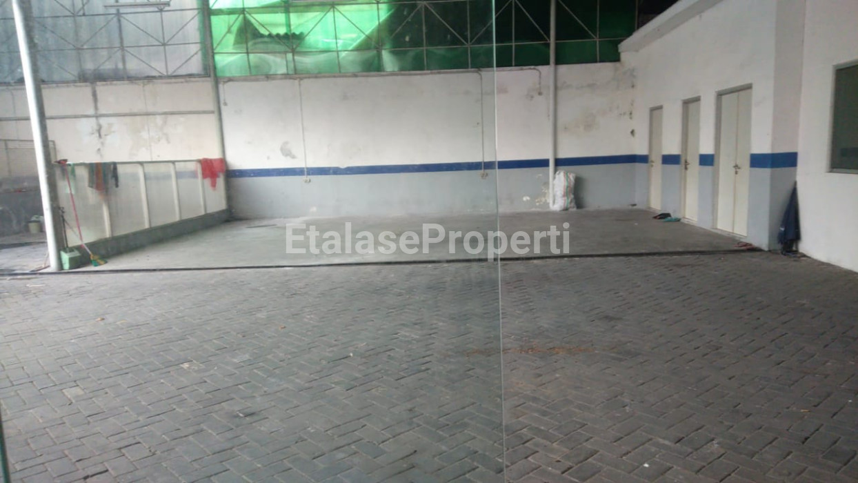 Foto properti GEDUNG 2 LANTAI VENTI KOMERSIAL JALAN MAYJEND SUNGKONO EX SHOWROOM MOBIL NOL JALAN RAYA 5