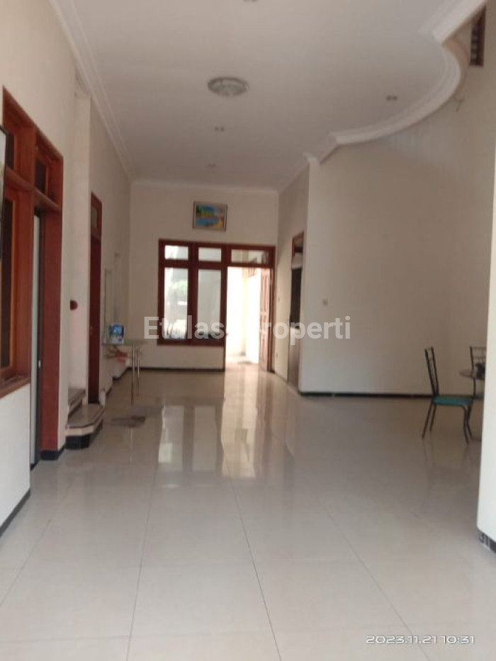 Foto properti Disewakan Rumah Villa Valencia Pakuwon Siap Huni 6