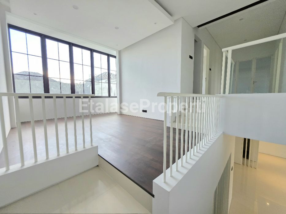 Foto properti Dijual Rumah Di Royal Residence Cluster Richmond 3