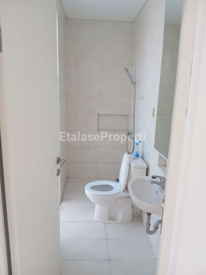 Foto properti Disewakan Rumah Di Grand Pakuwon Semi Furnished 4