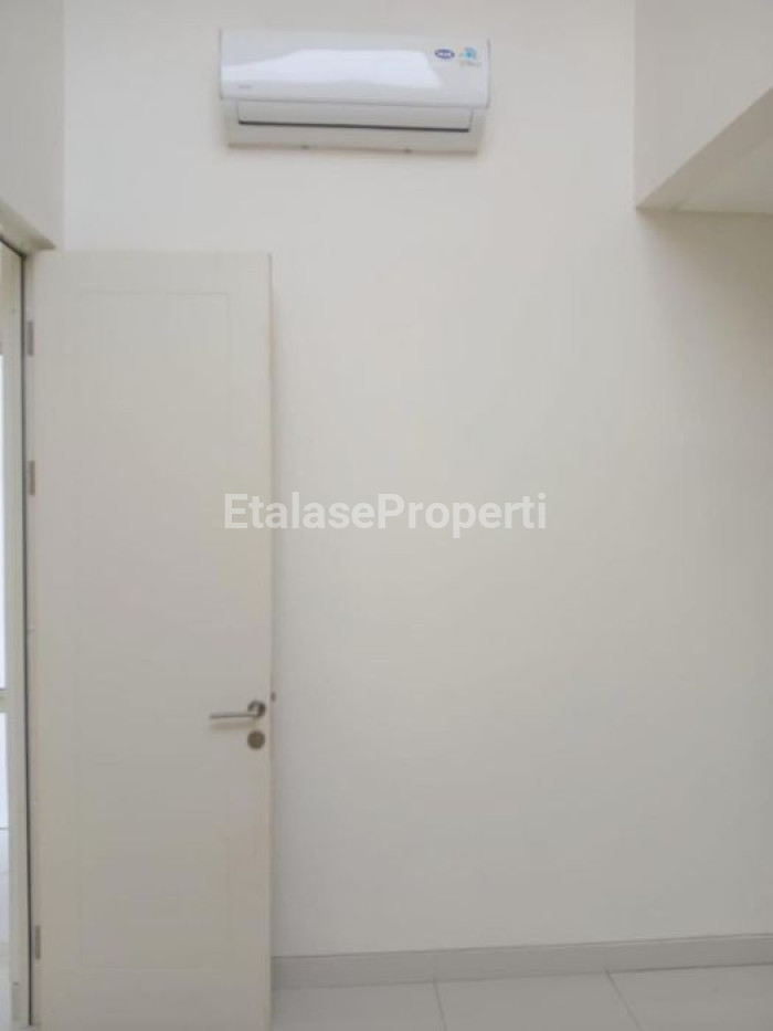 Foto properti Disewakan Rumah Di Grand Pakuwon Semi Furnished 7