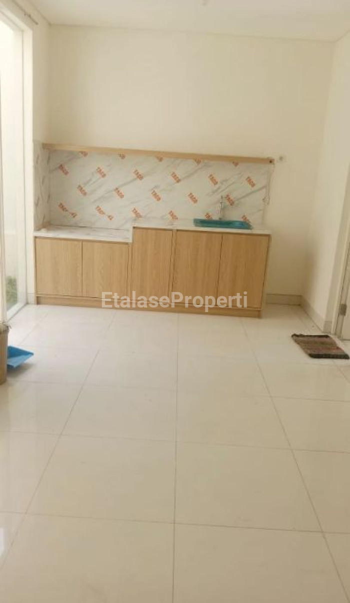 Foto properti Disewakan Rumah Grand Pakuwon Adelaide Kosongan 3
