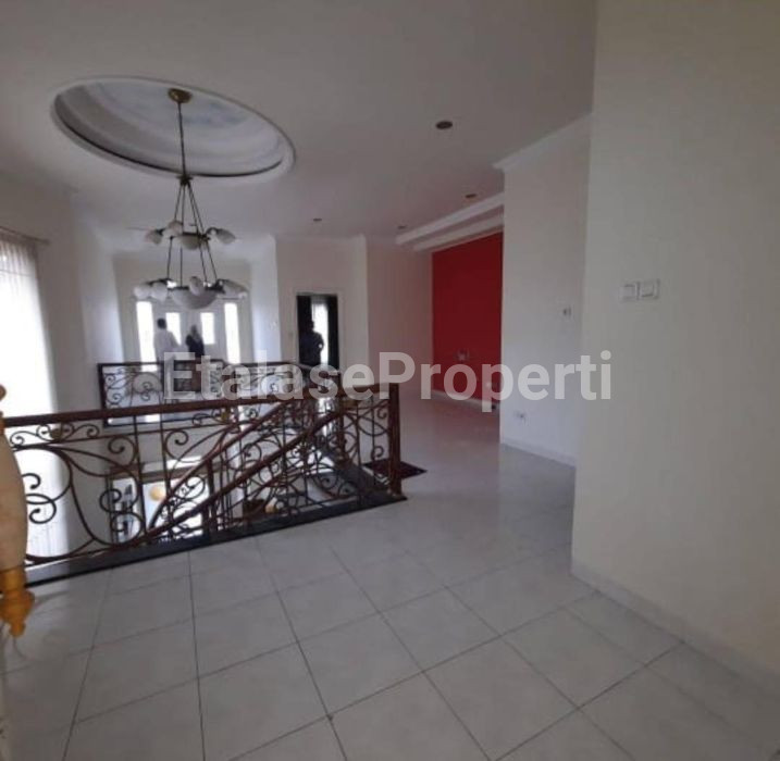 Foto properti Tenggilis Utara Habis Renovasi Furnished 1