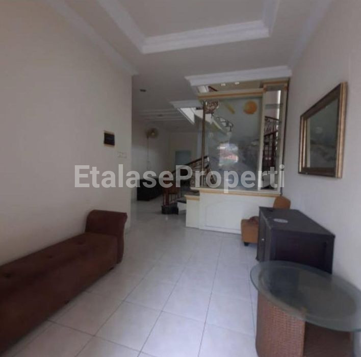 Foto properti Tenggilis Utara Habis Renovasi Furnished 8