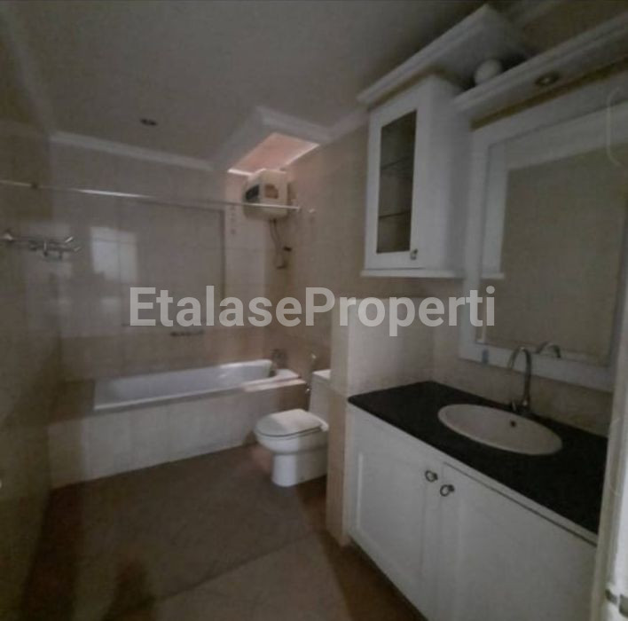 Foto properti Tenggilis Utara Habis Renovasi Furnished 10
