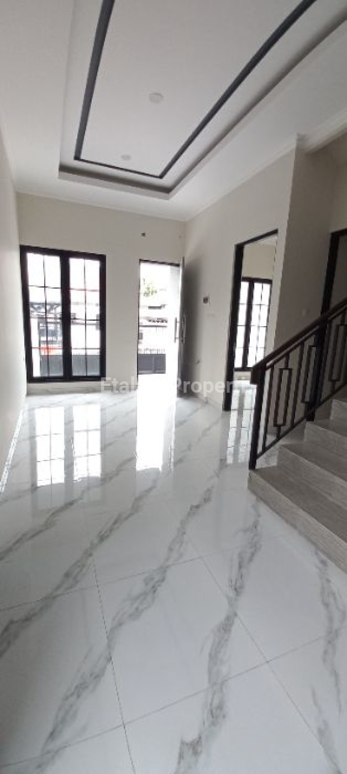 Foto properti Dijual Rumah Baru Gress Di Klampis Anom 6