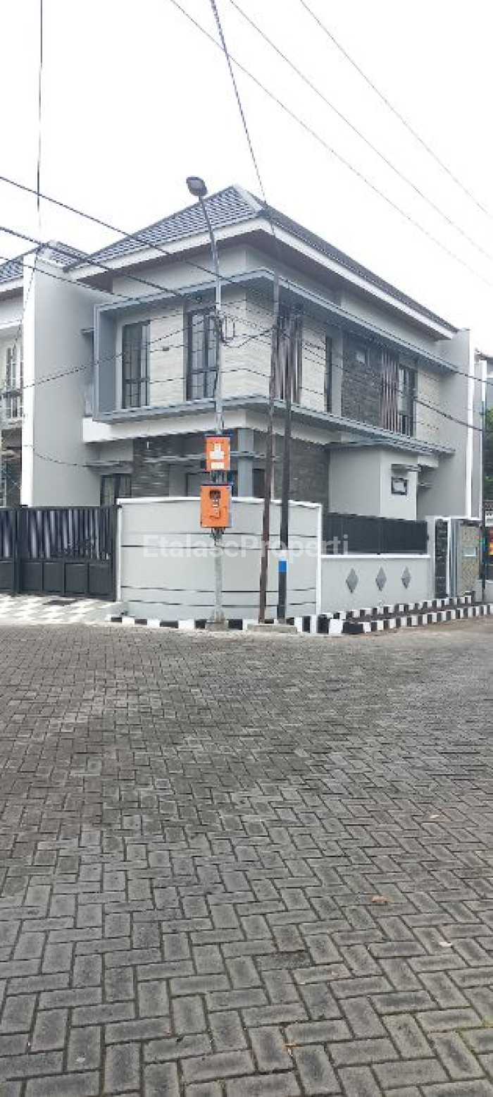 Foto properti Dijual Rumah Baru Gress Di Klampis Anom 8