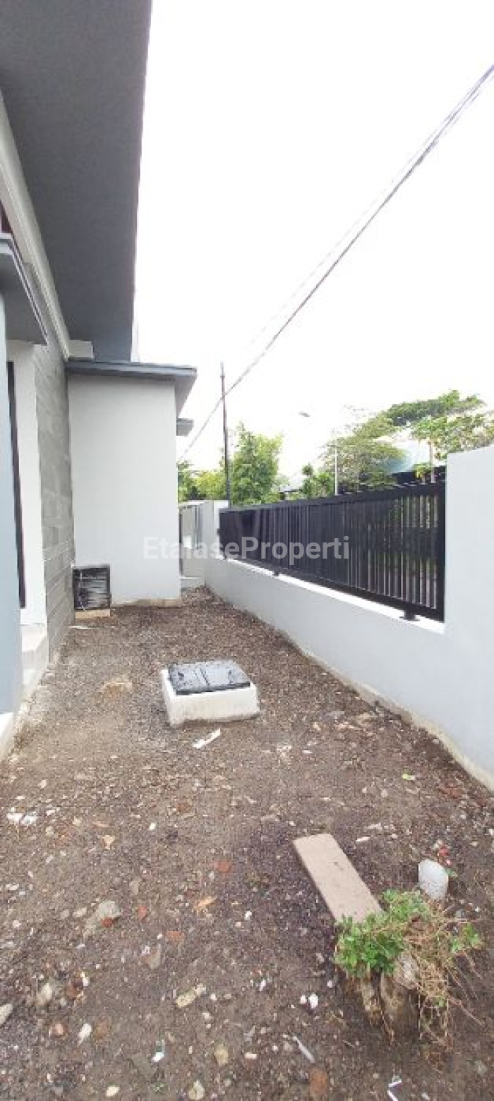 Foto properti Dijual Rumah Baru Gress Di Klampis Anom 9