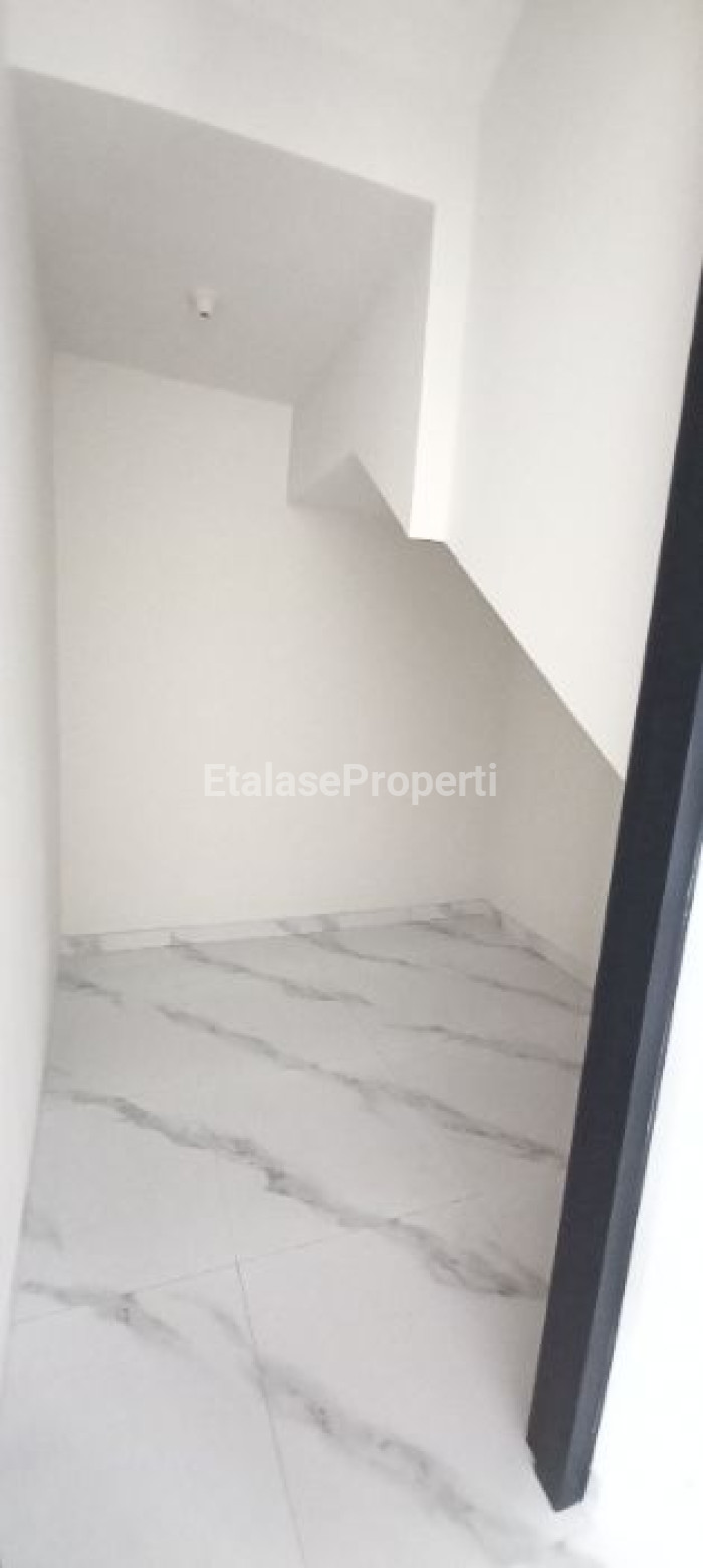 Foto properti Dijual Rumah Baru Gress Di Klampis Anom 10