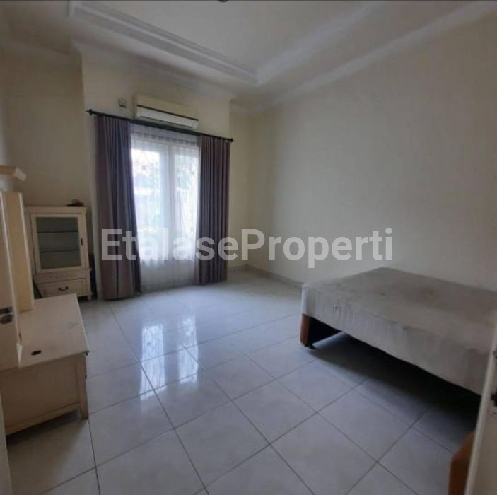 Foto properti JUAL/ SEWA  Rumah Tenggilis Utara 2 Lantai Siap Huni Furnish 4