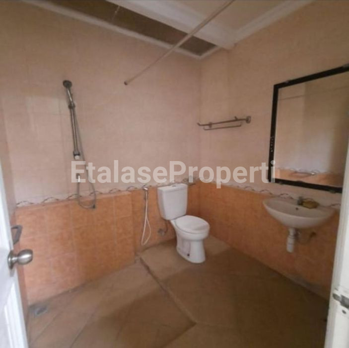 Foto properti JUAL/ SEWA  Rumah Tenggilis Utara 2 Lantai Siap Huni Furnish 5