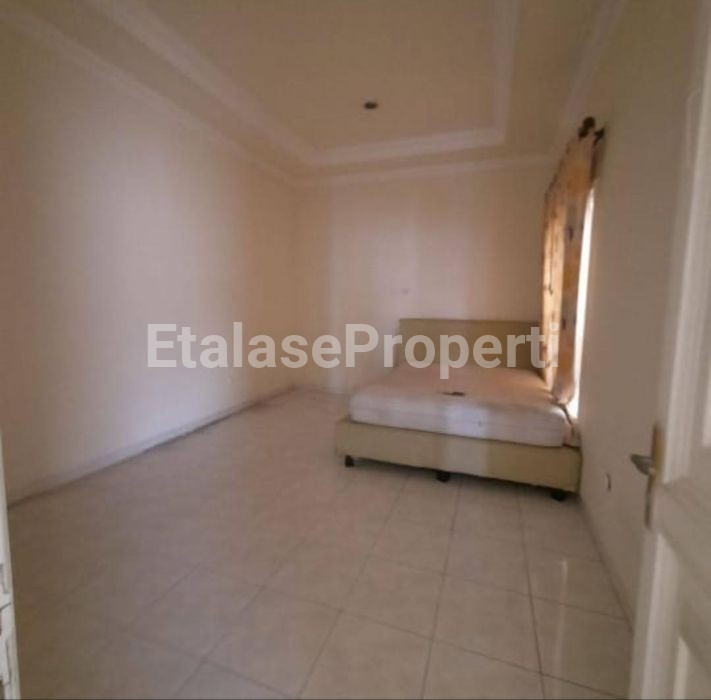 Foto properti JUAL/ SEWA  Rumah Tenggilis Utara 2 Lantai Siap Huni Furnish 7