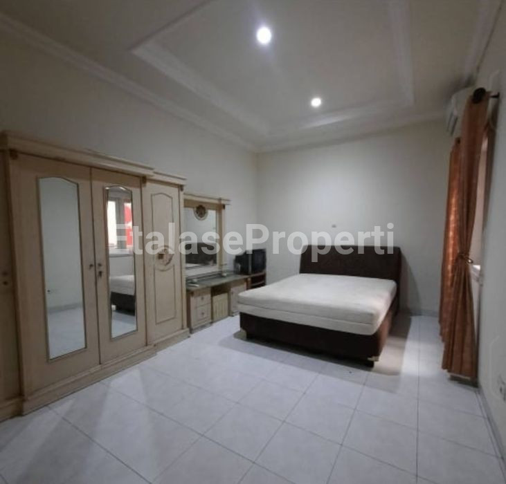 Foto properti JUAL/ SEWA  Rumah Tenggilis Utara 2 Lantai Siap Huni Furnish 9