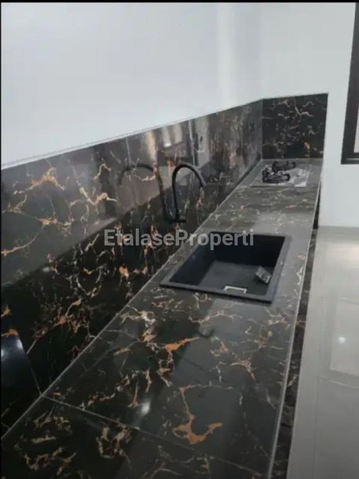 Foto properti Dijual Rumah Baru Gress Di Babatan Pantai Barat 2