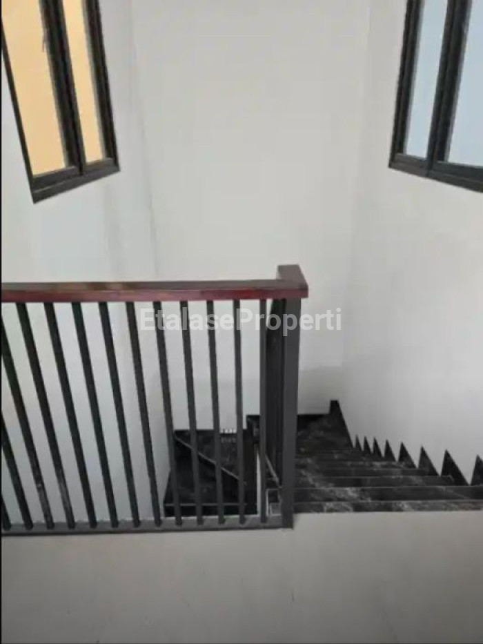 Foto properti Dijual Rumah Baru Gress Di Babatan Pantai Barat 4