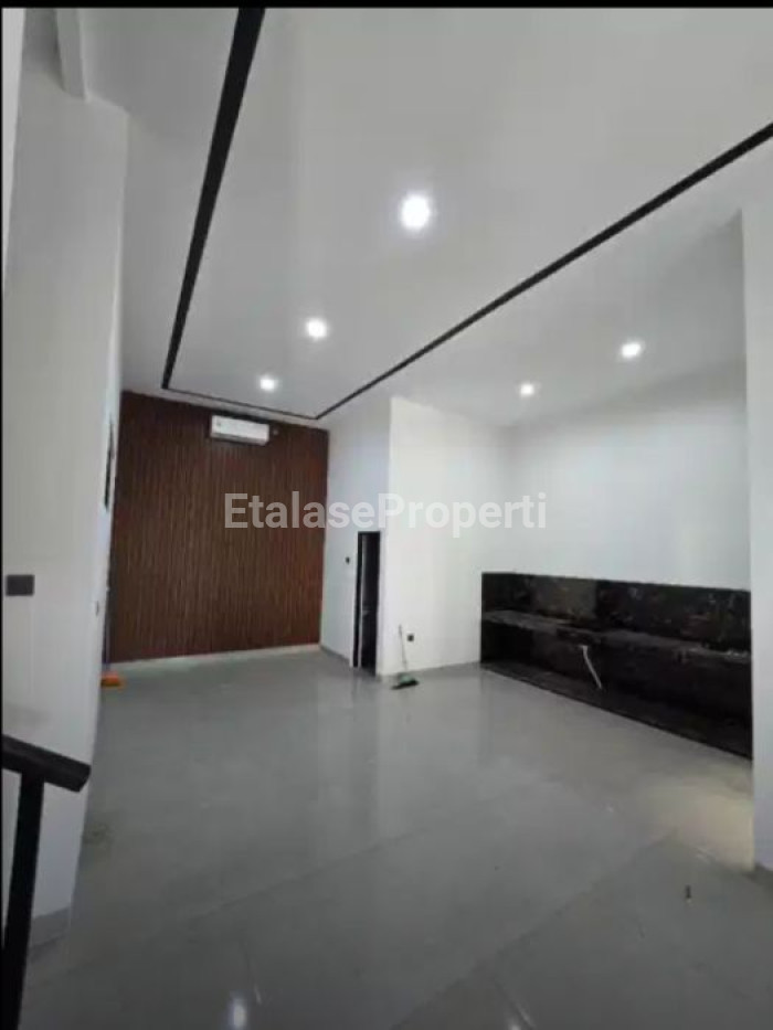Foto properti Dijual Rumah Baru Gress Di Babatan Pantai Barat 7