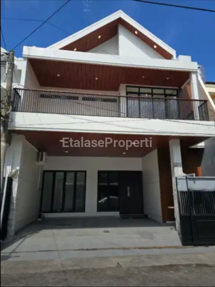 Foto properti Dijual Rumah Baru Gress Di Babatan Pantai Barat 1