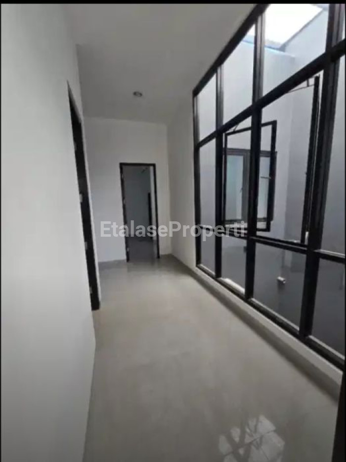 Foto properti Dijual Rumah Baru Gress Di Babatan Pantai Barat 8