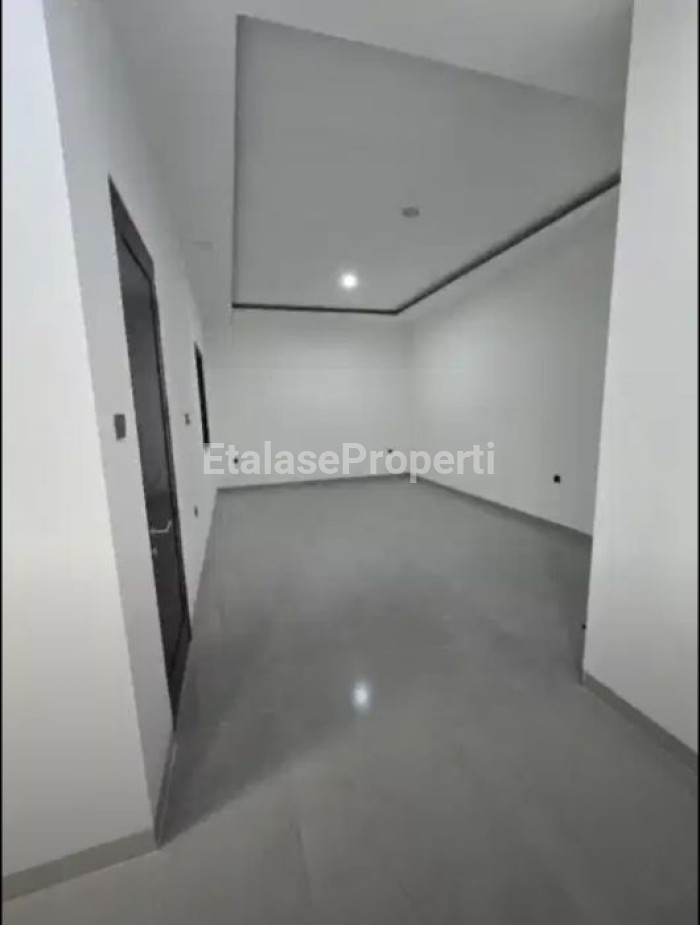 Foto properti Dijual Rumah Baru Gress Di Babatan Pantai Barat 9