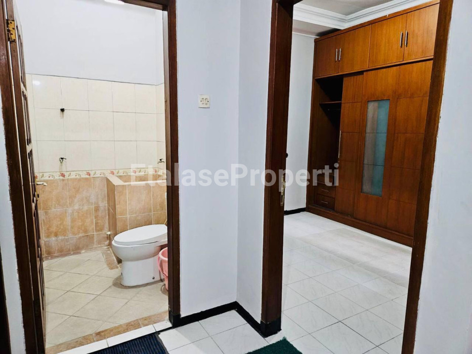 Foto properti Dijual Rumah Wisma Pagesangan, Jambangan Surabaya, Kondisi Terawat & Siap Huni, ROW Jalan Lebar.  Wisma Pagesangan III, Jambangan, Surabaya 4