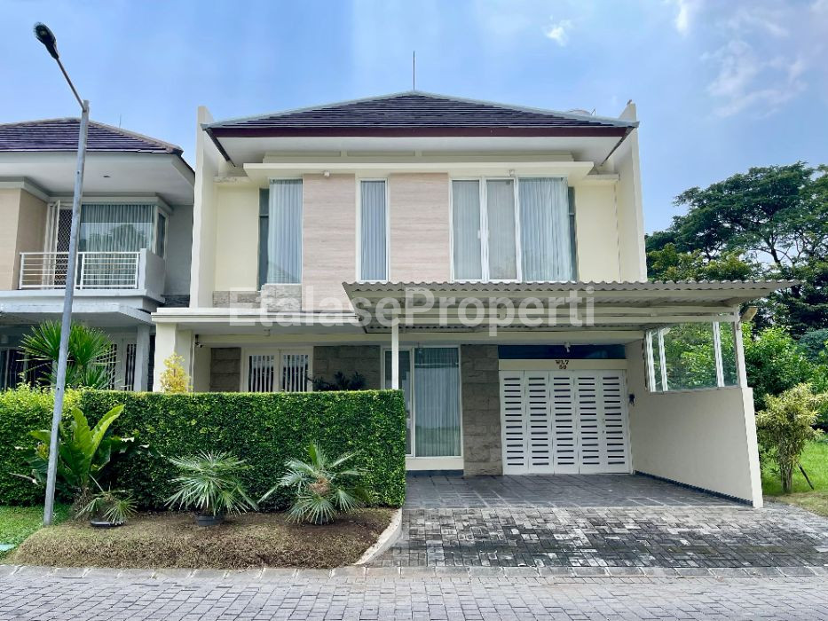 Foto properti *Dijual Rumah Woodland Citraland Surabaya* 1