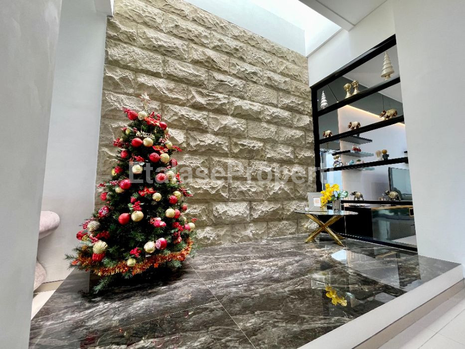 Foto properti *Dijual Rumah Woodland Citraland Surabaya* 3