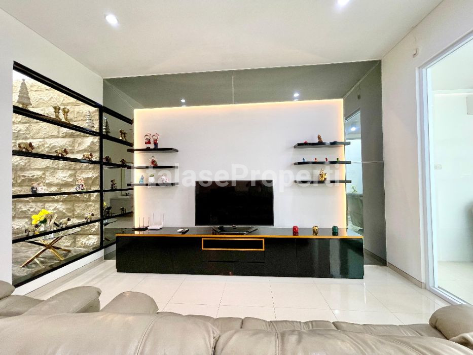 Foto properti *Dijual Rumah Woodland Citraland Surabaya* 5