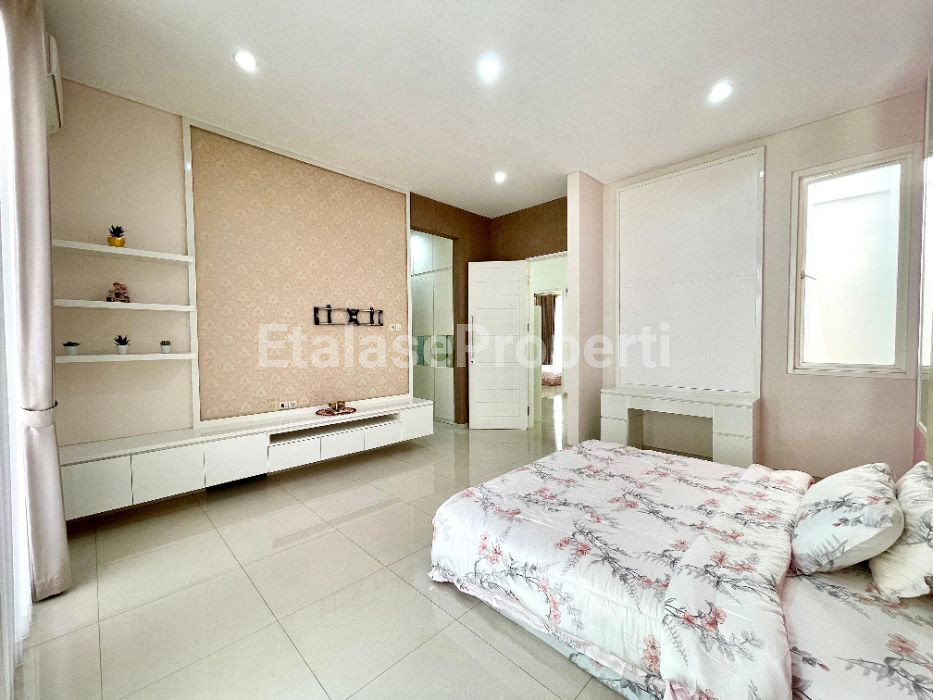 Foto properti *Dijual Rumah Woodland Citraland Surabaya* 8