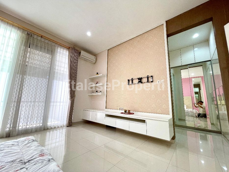 Foto properti *Dijual Rumah Woodland Citraland Surabaya* 9