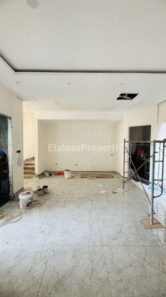 Foto properti *Dijual Rumah Woodland Citraland Surabaya* 3