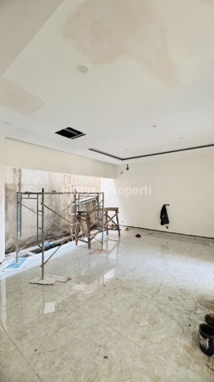 Foto properti *Dijual Rumah Woodland Citraland Surabaya* 4