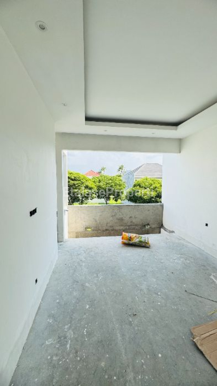 Foto properti *Dijual Rumah Woodland Citraland Surabaya* 6