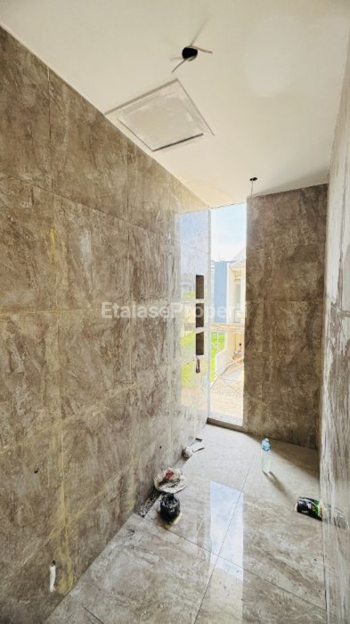 Foto properti *Dijual Rumah Woodland Citraland Surabaya* 8