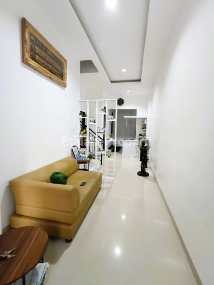 Foto properti Dijual Rumah Pantai Mentari Kenjeran 2 Lantai Semi Furnish 2
