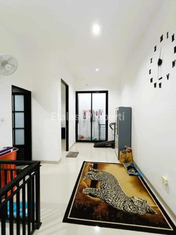 Foto properti Dijual Rumah Pantai Mentari Kenjeran 2 Lantai Semi Furnish 3
