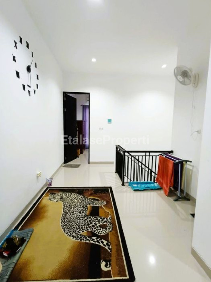Foto properti Dijual Rumah Pantai Mentari Kenjeran 2 Lantai Semi Furnish 4