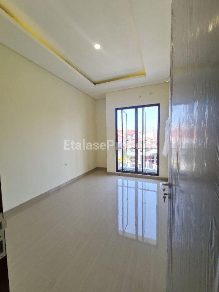 Foto properti Rumah Baru Di Baruk Dekat Nirwana Eksekutif Rungkut MERR 8
