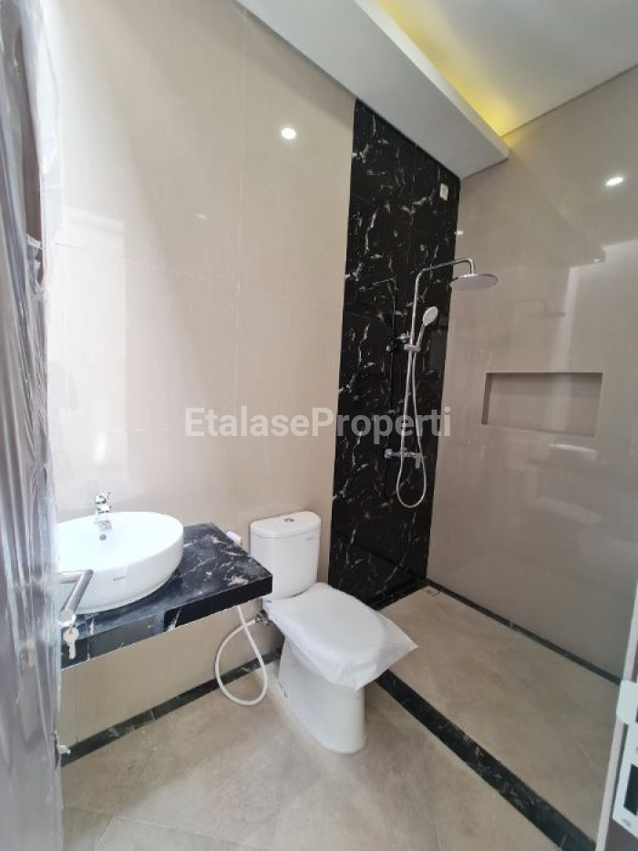 Foto properti Rumah Baru Di Baruk Dekat Nirwana Eksekutif Rungkut MERR 9