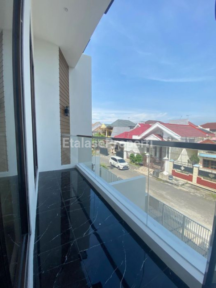 Foto properti Dijual Rumah Baru Gress Baruk Tengah Selangkah Dari MERR 4