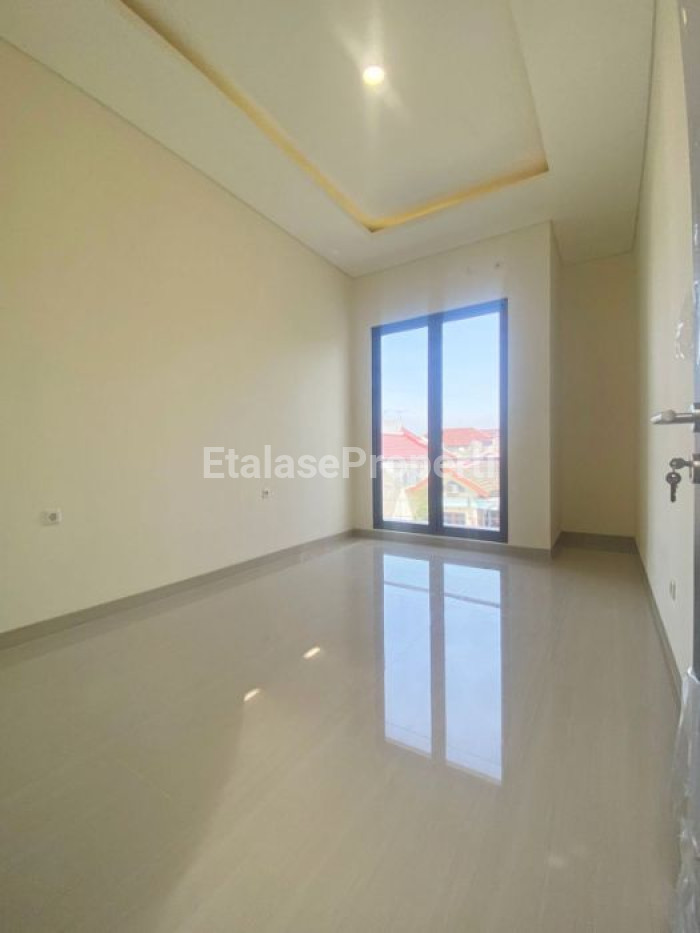 Foto properti Dijual Rumah Baru Gress Baruk Tengah Selangkah Dari MERR 8