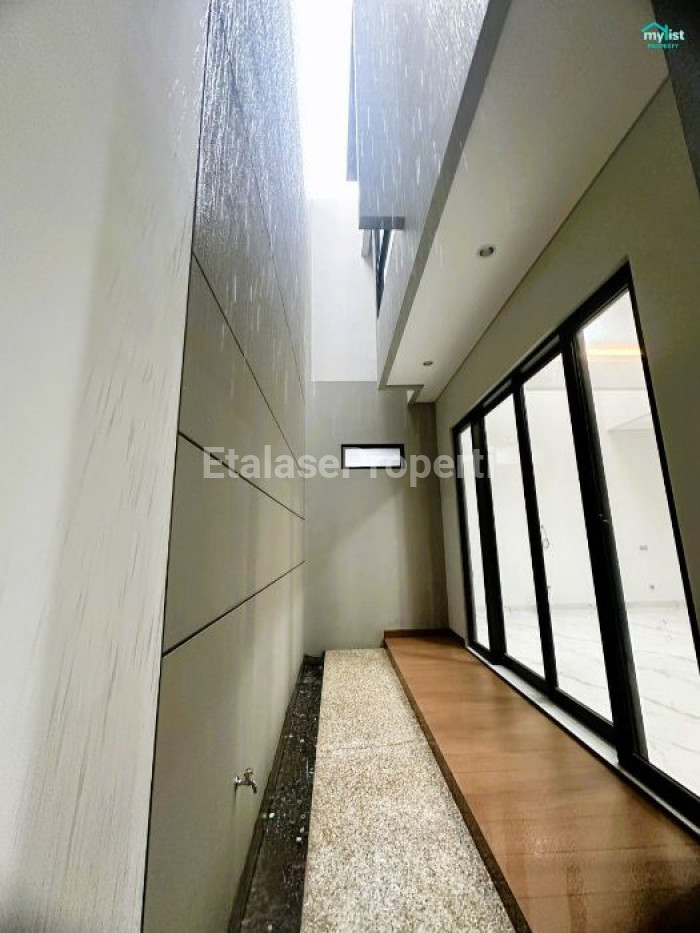 Foto properti Rumah Baru Gress Manyar Premium Mewah Megah Dekat UNTAG 9