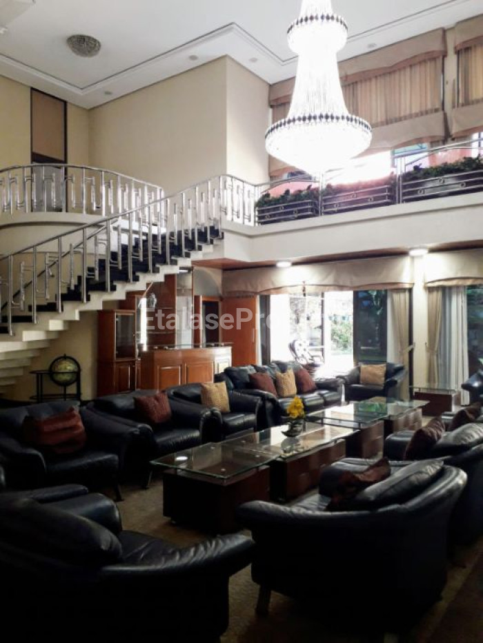 Foto properti Raya Dharmahusada Rumah Bagus & Mewah Split Level 3 Lantai Sangat Terawat !!! 1