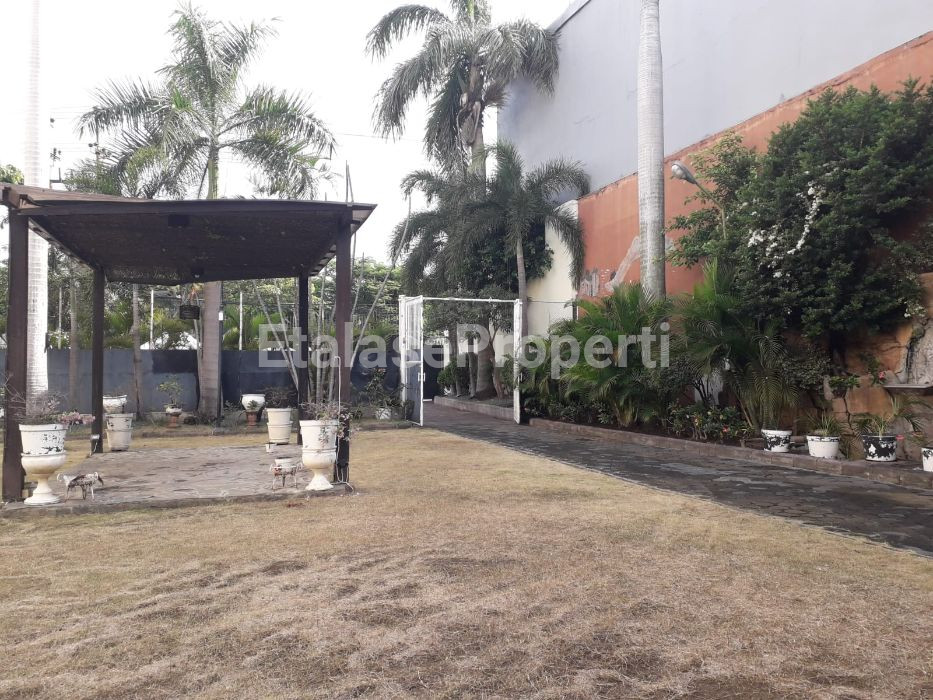 Foto properti Raya Dharmahusada Rumah Bagus & Mewah Split Level 3 Lantai Sangat Terawat !!! 5