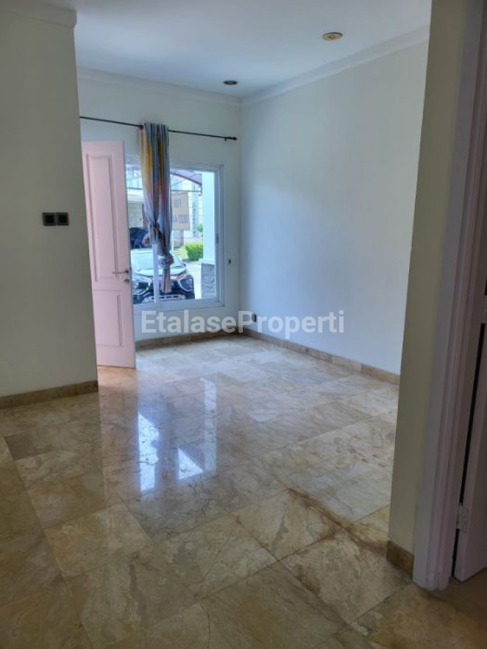 Foto properti Disewakan Rumah Crystal Golf Citraland 2