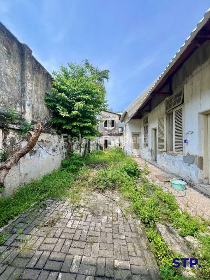 Foto properti Disewakan Bangunan Usaha Di Jalan Tumapel Raya Darmo 8