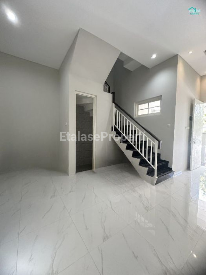 Foto properti Dijual Rumah Baru Gress Tenggilis Mejoyo Dekat Ubaya 2
