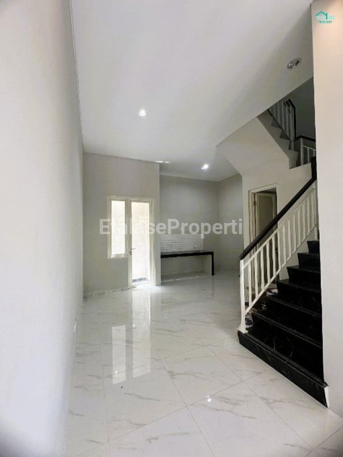 Foto properti Dijual Rumah Baru Gress Tenggilis Mejoyo Dekat Ubaya 5