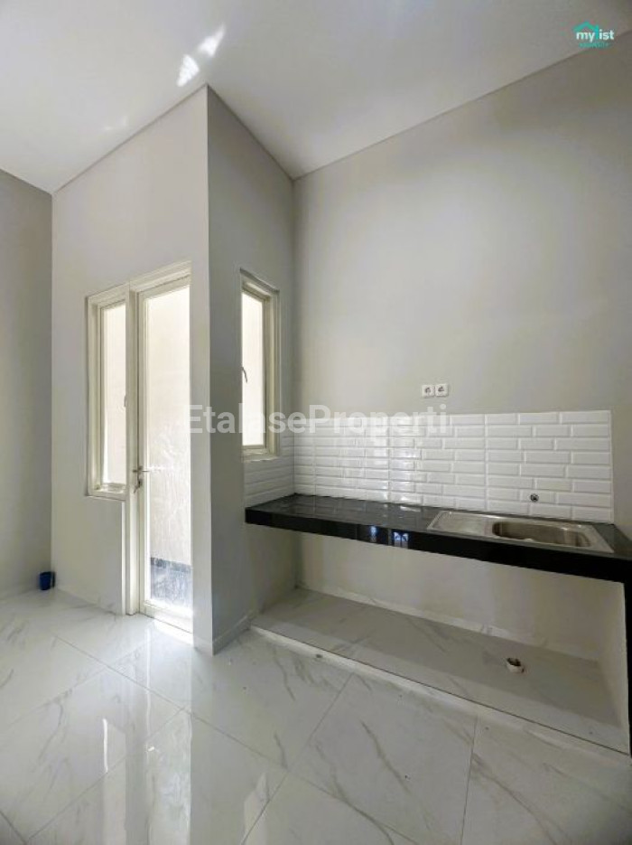 Foto properti Dijual Rumah Baru Gress Tenggilis Mejoyo Dekat Ubaya 8