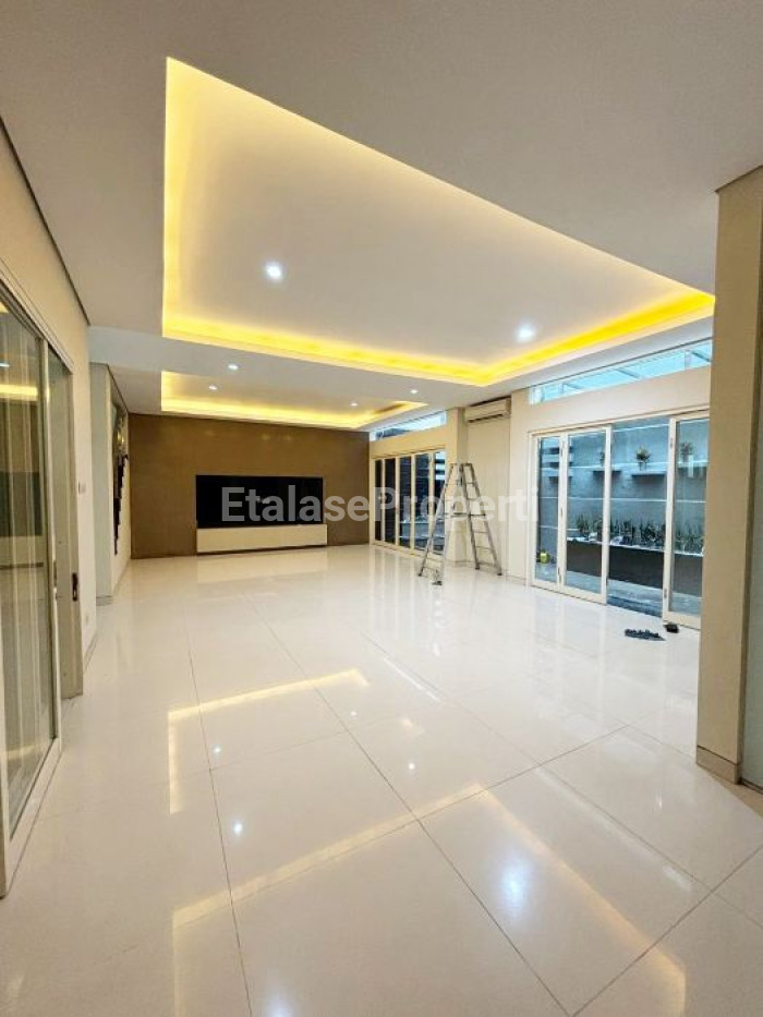 Foto properti Disewakan Rumah Bagus Araya Tahap 1 Blok F Full Furnished 2
